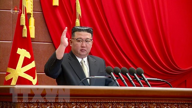 Nhà lãnh đạo Kim Jong-un chủ trì Hội nghị toàn thể mở rộng lần thứ 6 Ban chấp hành Trung ương khóa VIII đảng Lao động Triều Tiên tại Bình Nhưỡng, ngày 26/12. (Ảnh:Yonhap/TTXVN)