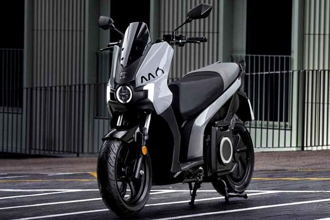 Hãng xe Tây Ban Nha làm xe máy điện, mỗi lần sạc đầy đi được 172 km