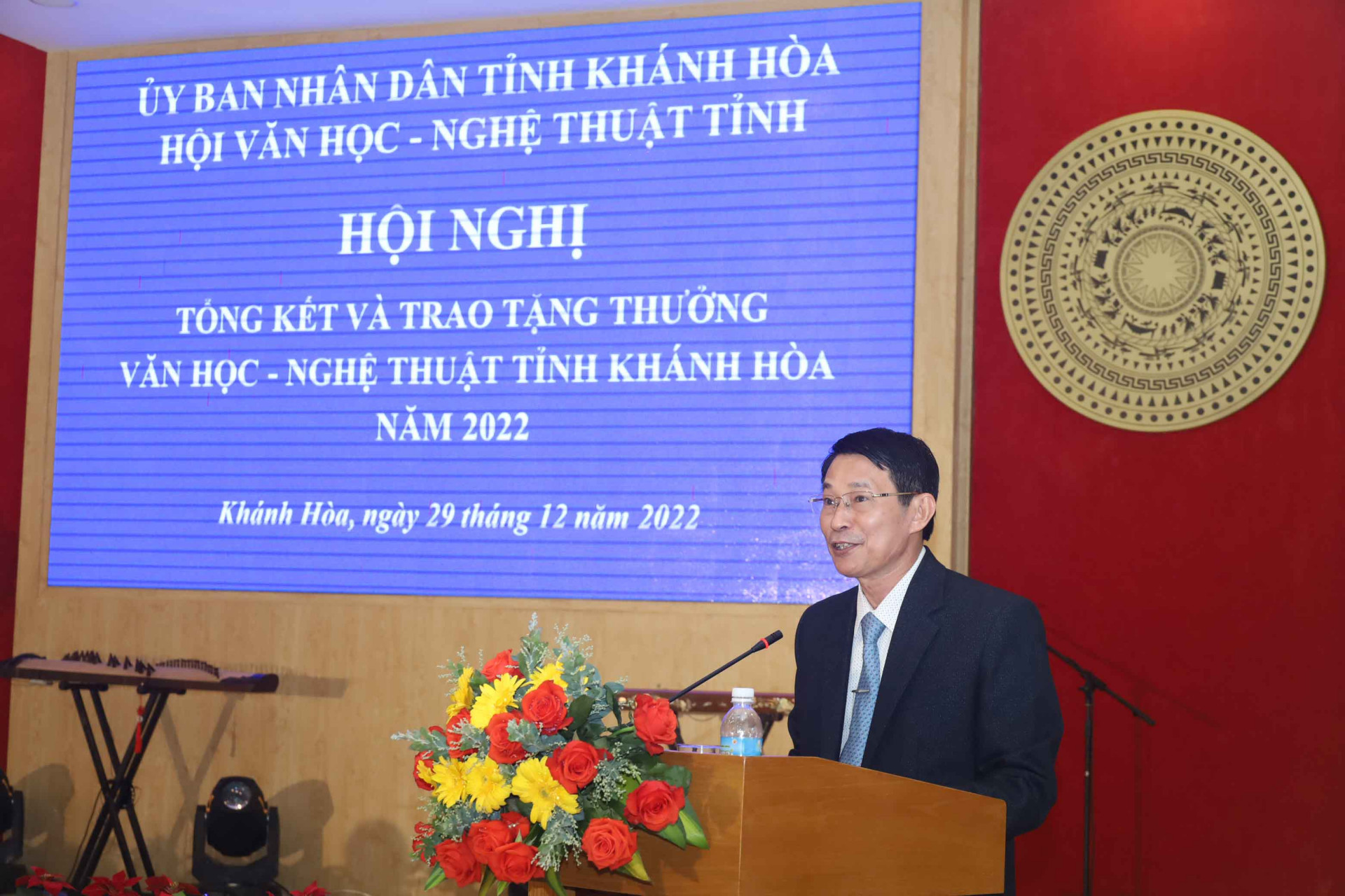 Dinh Van Thieu speaking at the ceremony