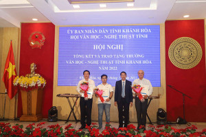 Khanh Hoa's Literature – Art Awards 2022 given to 17 artists