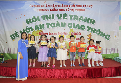 Hội thi vẽ tranh an toàn giao thông
