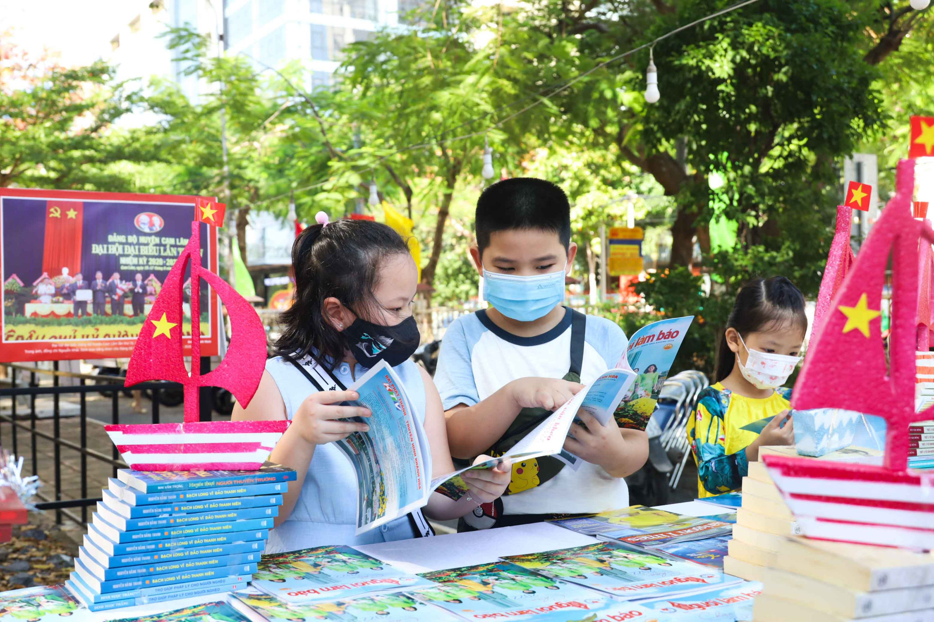Năm nay, Thư viện tỉnh Khánh Hòa vẫn được chọn làm địa điểm để tổ chức Hội báo Xuân. Bên cạnh đó, Thư viện tỉnh Khánh Hòa còn tổ chức ngày hội Trang sách hồng dành cho thiếu nhi. 