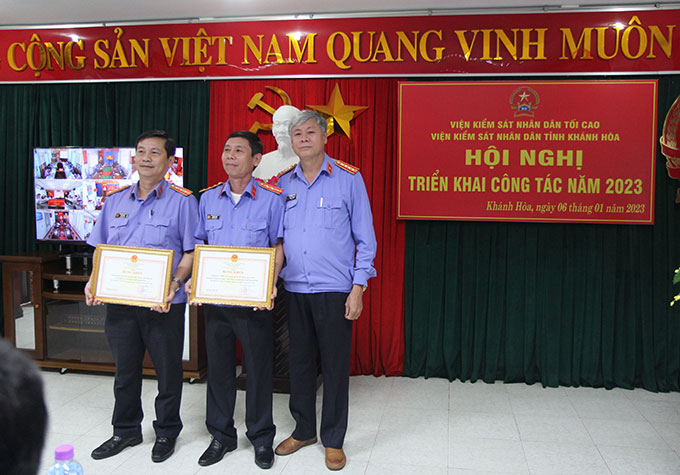 Các tập thể được nhận danh hiệu Tập thể lao động xuất sắc 2 năm 2021-2022.