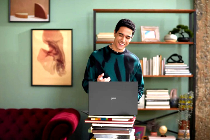 LG trình làng laptop mỏng hơn MacBook Air M2