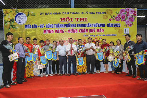 19 đội tranh tài Hội thi múa lân - sư - rồng TP. Nha Trang