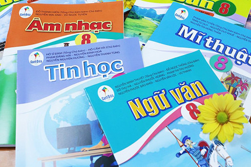 Một số đầu sách giáo khoa lớp 8 trong danh mục được phê duyệt, do Công ty cổ phần đầu tư Xuất bản-Thiết bị giáo dục Việt Nam (VEPIC) biên soạn