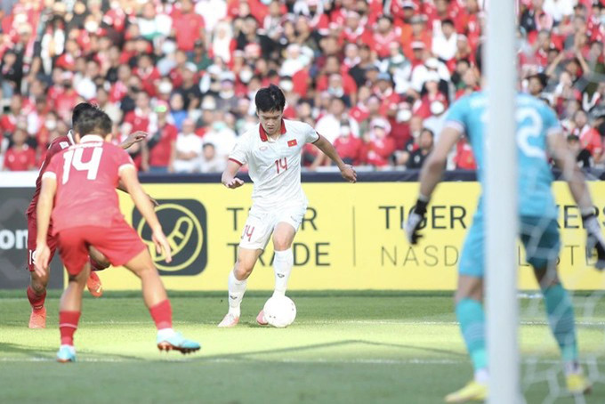 Vietnamese players playing under big pressure on Bung Karno Stadium