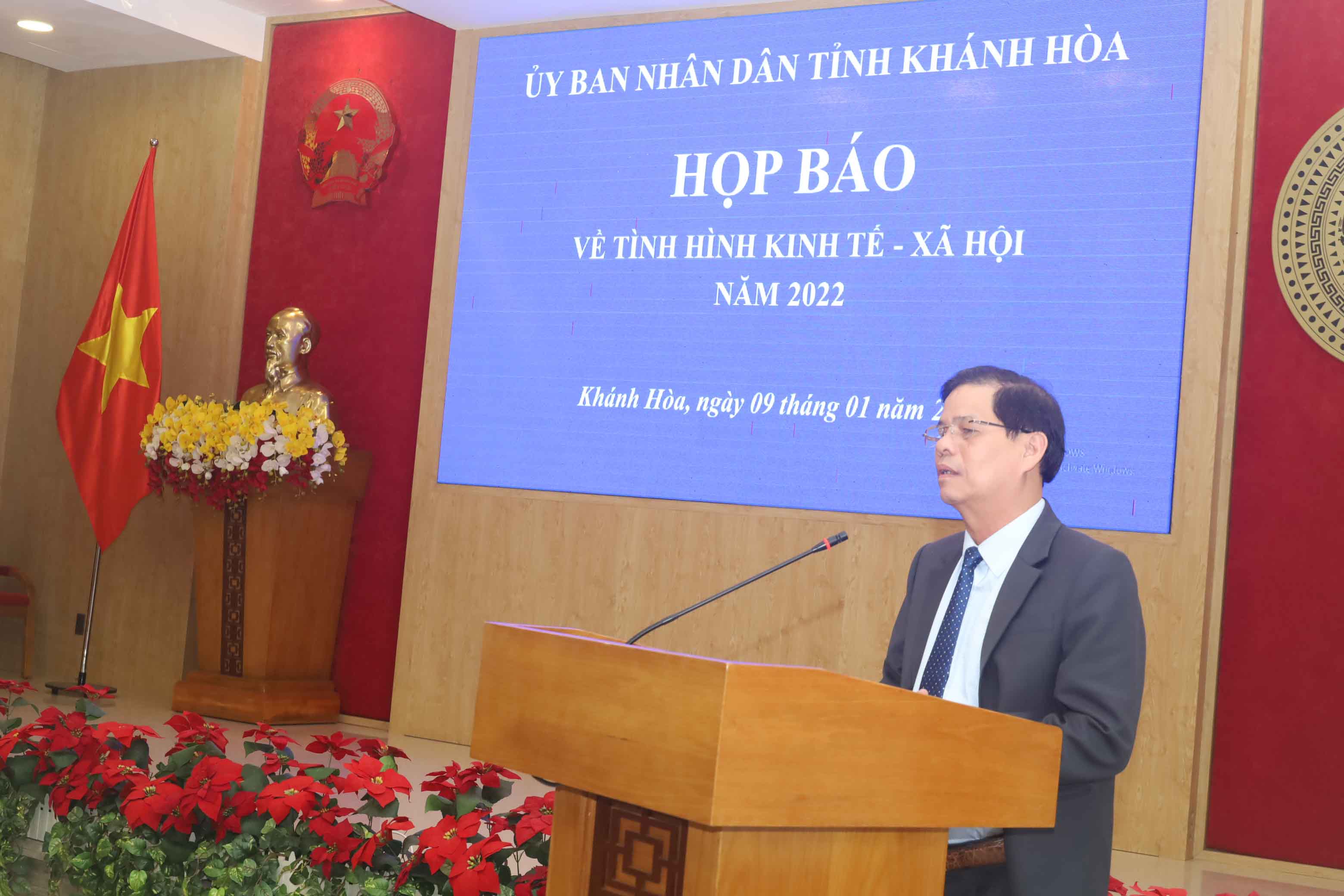 Ông Nguyễn Tấn Tuân phát biểu tại buổi họp báo.