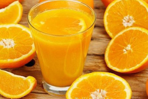 Nước cam chứa nhiều dưỡng chất tốt cho sức khỏe.