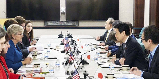 Bộ trưởng Công nghiệp Nhật Bản Yasutoshi Nishimura và Bộ trưởng Năng lượng Mỹ Jennifer Granholm tại cuộc họp ngày 9/1. (Nguồn: Kyodo)