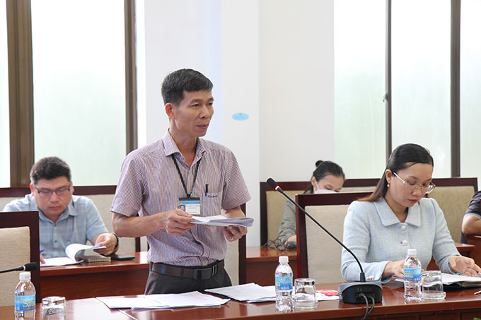 Ông Nguyễn Văn Minh - Phó Giám đốc Sở Nội vụ báo cáo kết quả thẩm định.