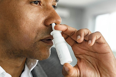 Dùng thuốc co mạch liên tục trong thời gian dài có thể gây sung huyết mũi nặng hơn (Ảnh: Internet)