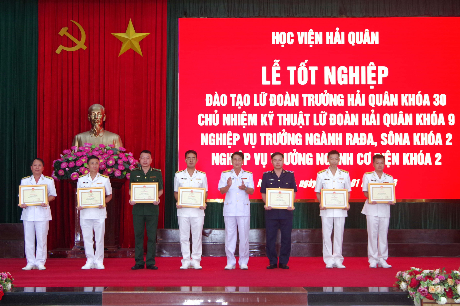 Học viện Hải quân khen thưởng các học viên có thành tích cao trong học tập