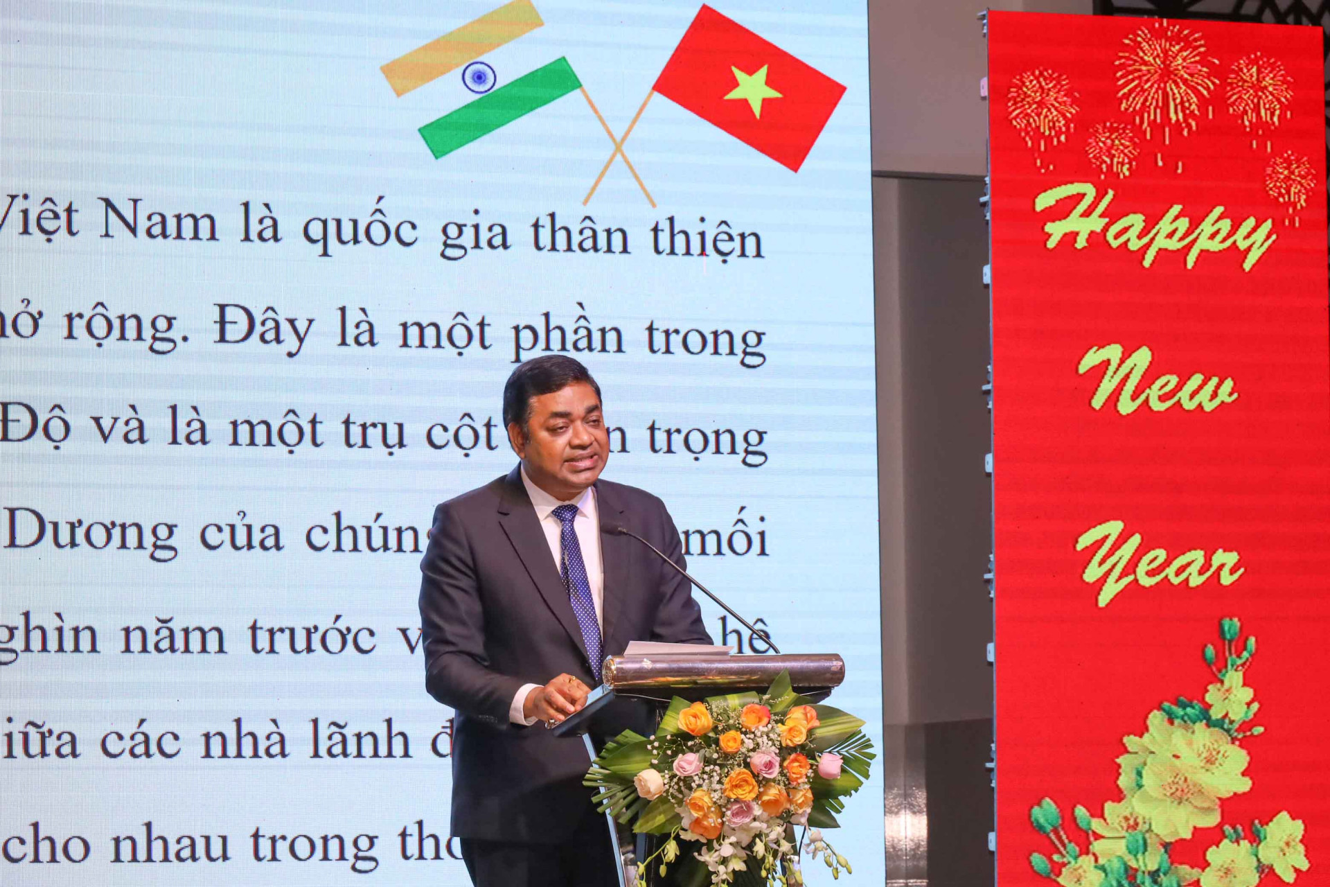 Ông Madan Mohan Sethi phát biểu về mối quan hệ giữa các đối tác, địa phương của Ấn Độ với tỉnh Khánh Hòa. 