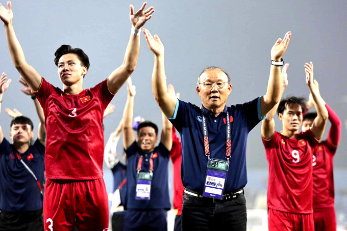 Tuyển Việt Nam quyết giành chiến thắng trước Thái Lan, vô địch AFF Cup  để làm món quà như lời chia tay với thầy Park. Nguồn: Tuan Huu Pham