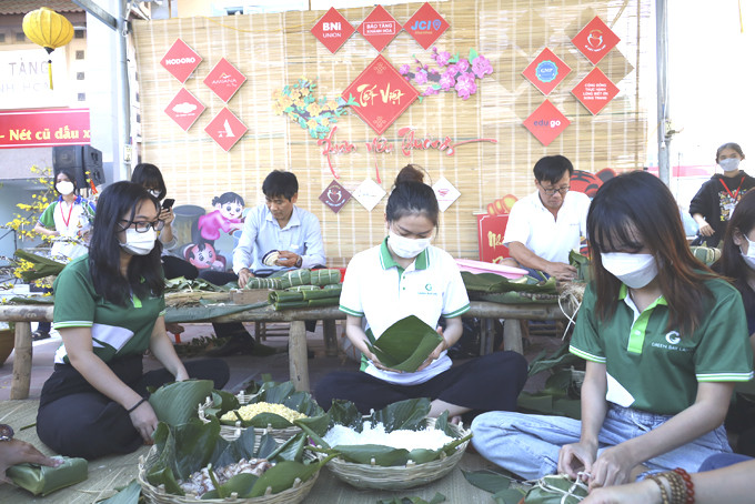 Khanh Hoa Library will continue to hold “warm-hearted pot of banh chung, banh tet”