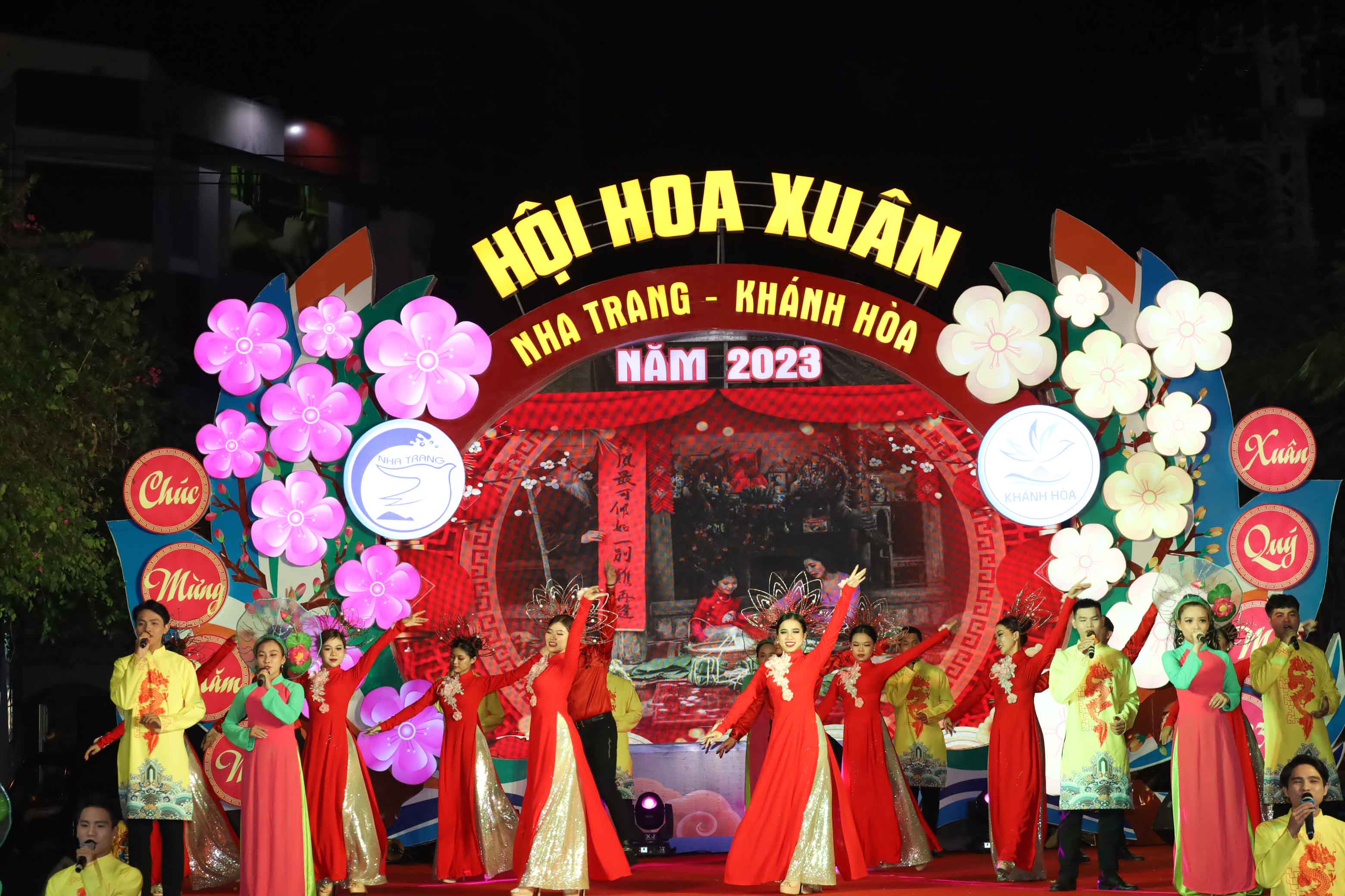 Tiết mục văn nghệ chào mừng khai mạc Hội hoa Xuân Nha Trang - Khánh Hòa 2023. 