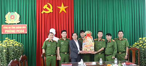 Chủ tịch UBND tỉnh Khánh Hòa đến thăm, chúc Tết cán bộ, chiến sĩ Phòng Cảnh sát điều tra tội phạm về ma túy