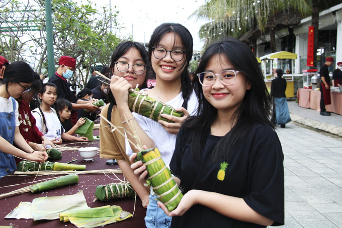 Pupils happily joining “banh Chung” making festival at Champa Island Nha Trang