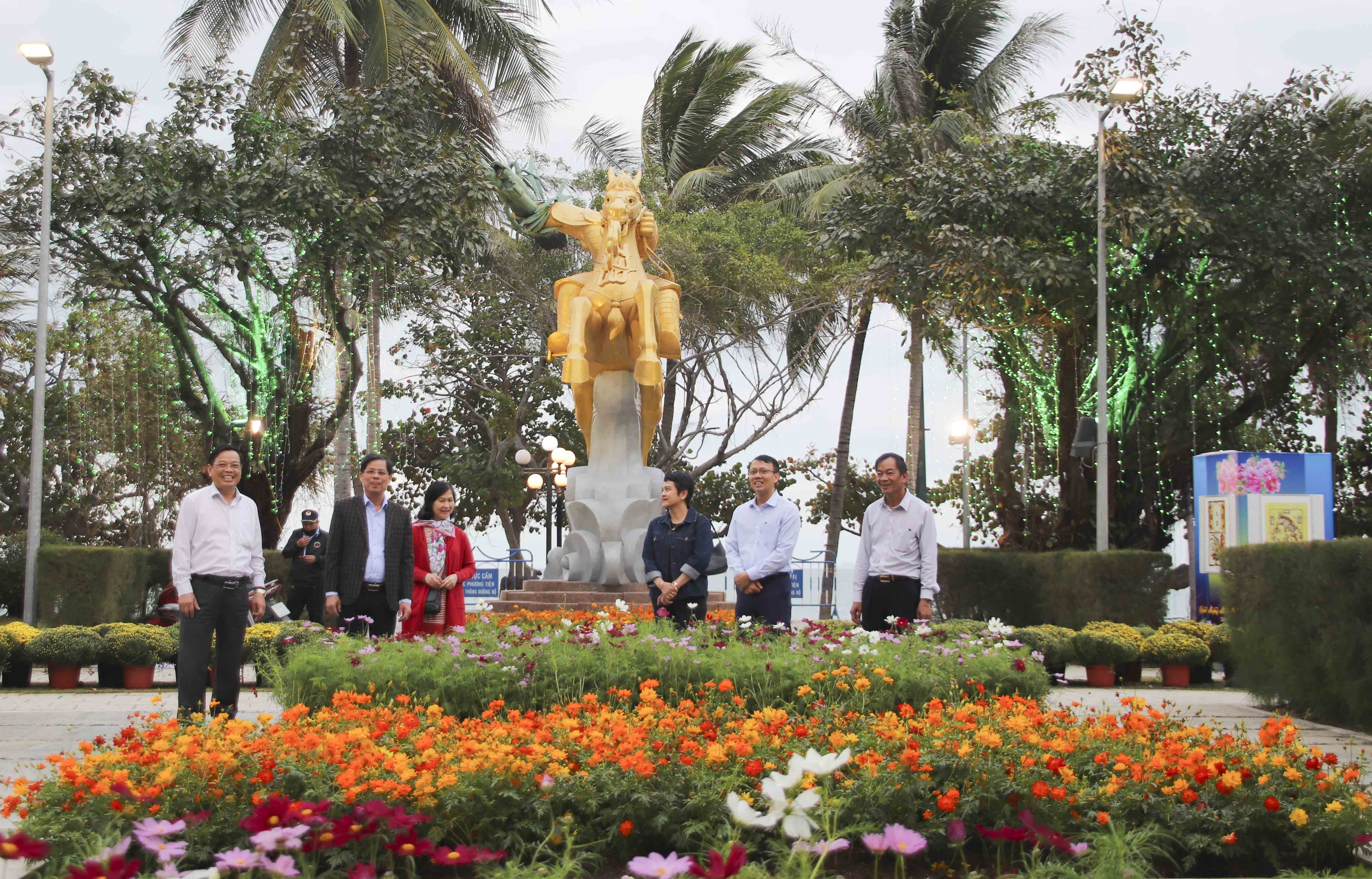 Khu vực trung tâm của Công viên Phù Đổng đã ngập tràn sắc xuân.