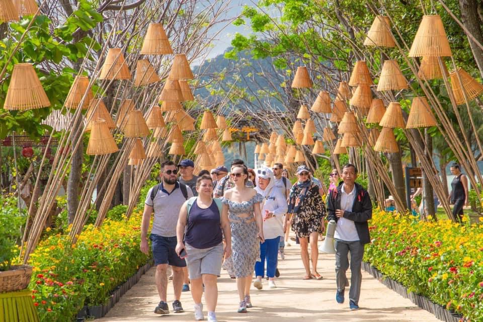 Tourists on Orchid Island, Nha Trang