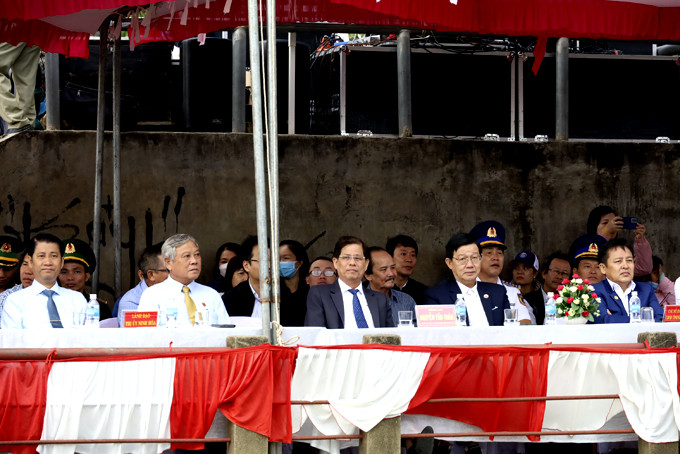 Nguyen Tan Tuan (front row, middle) attending the event