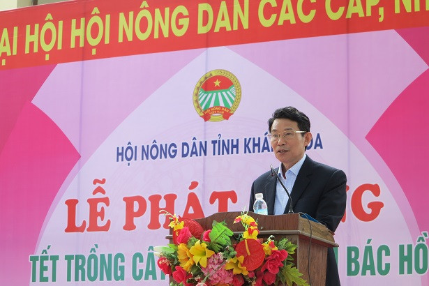 Ông Đinh Văn Thiệu phát biểu tại lễ phát động Tết trồng cây.