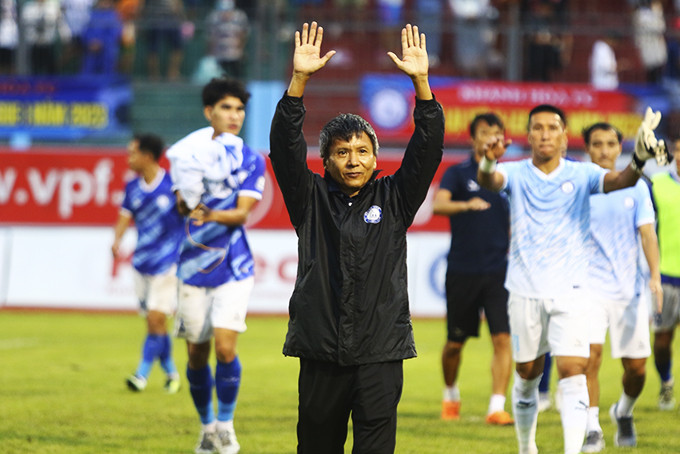 Vo Dinh Tan, head coach of Khanh Hoa FC