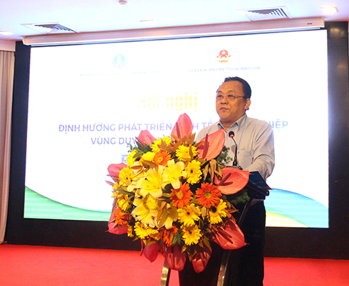Phó Chủ tịch Thường trực UBND tỉnh Khánh Hòa phát biểu tại hội nghị
