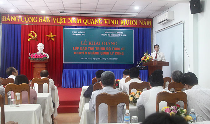 Lớp đào tạo Thạc sĩ chuyên ngành Quản lý công do UBND tỉnh Khánh Hòa phối hợp với Trường Đại học Kinh tế TP. Hồ Chí Minh khai giảng tháng 7-2022, là một nội dung nhằm nâng cao chất lượng nguồn nhân lực tỉnh.