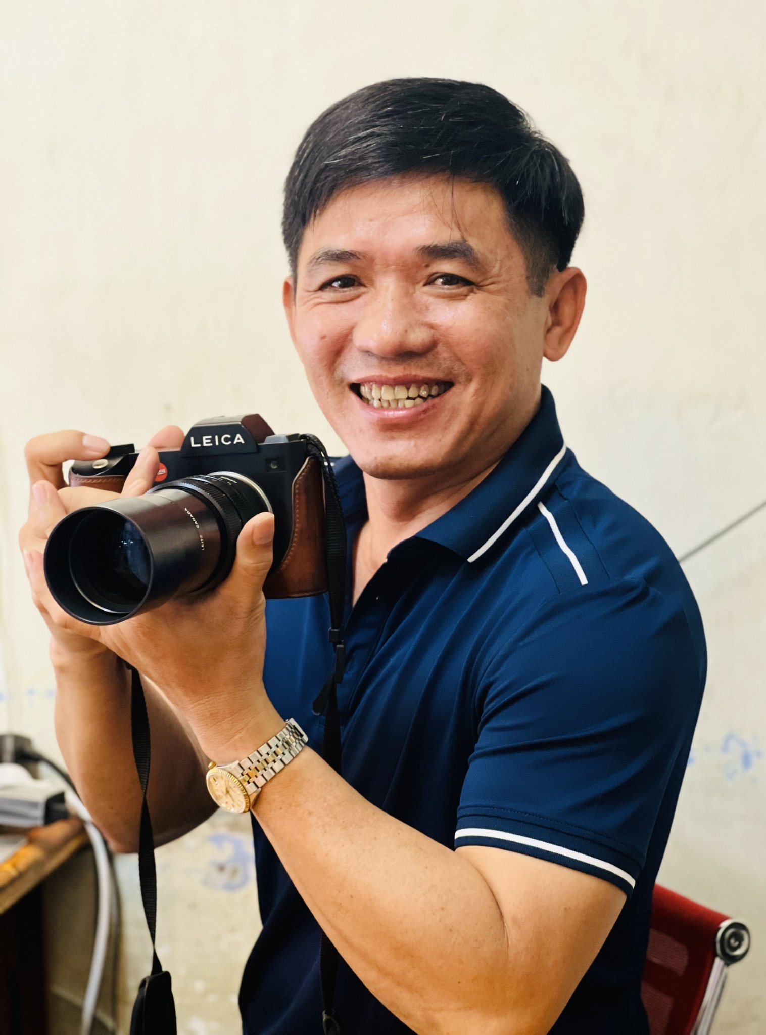 Gin Patin cùng chiếc máy ảnh Leica SL