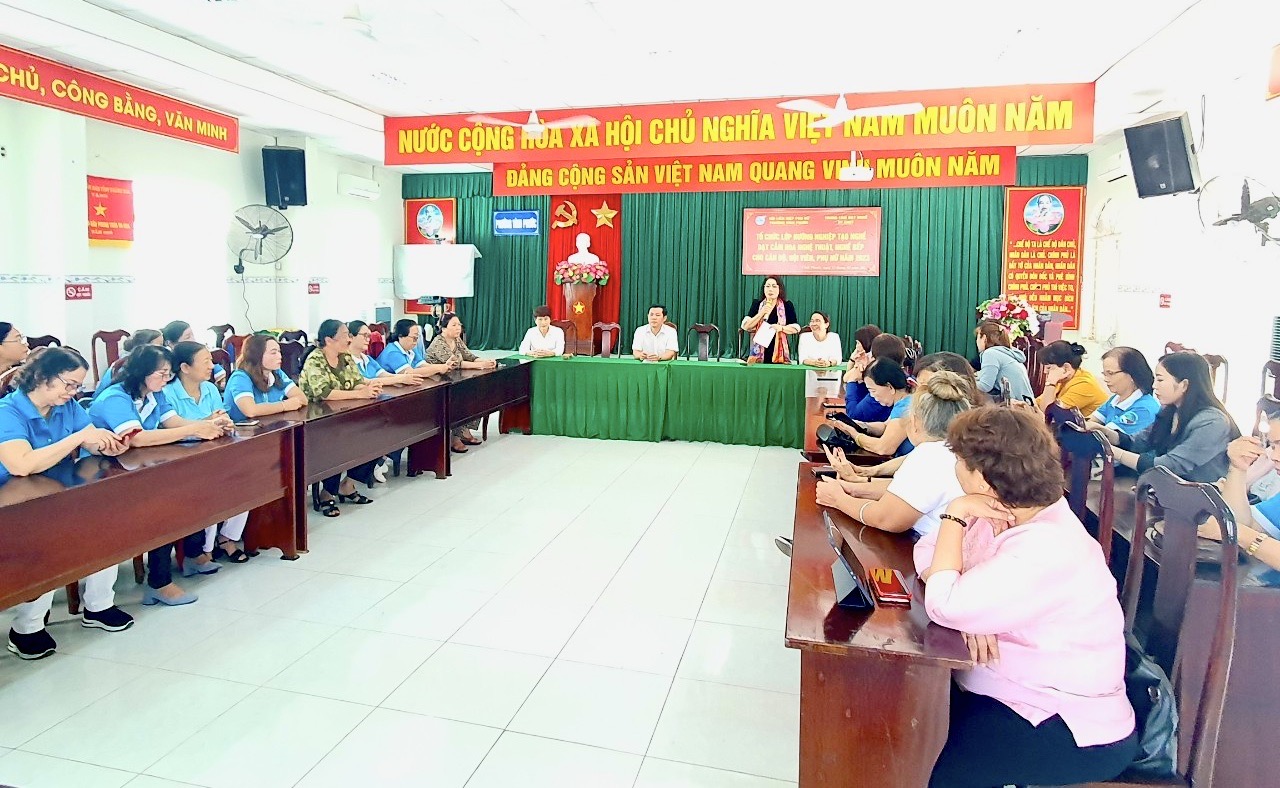 Quang cảnh khai giảng lớp học.