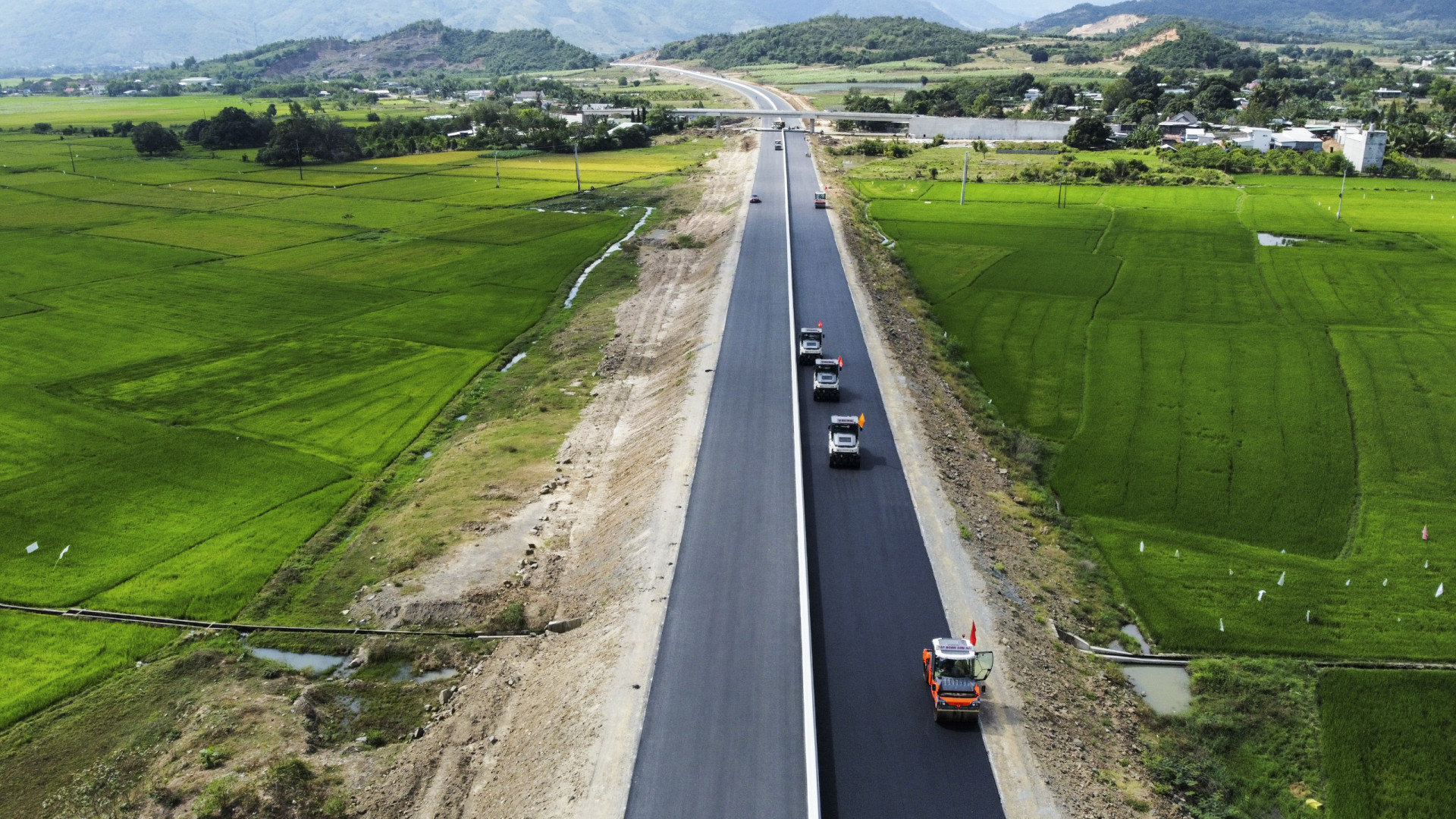 Cao tốc Nha Trang - Cam Lâm đã thành hình.