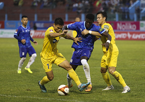 Trận đấu giữa chủ nhà Khánh Hòa FC gặp Sông Lam Nghệ An (vòng 4, V.League 1 Night Wolf-2023).