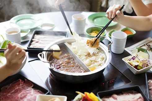 Kết hợp đồ rất nóng và rất lạnh dễ gây hại cho dạ dày. Ảnh minh họa: Lifestyleasia