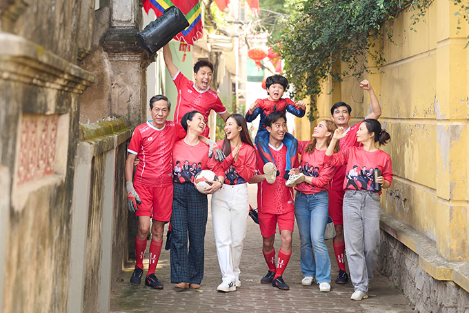 Đại gia đình nhiều biến động và vui vẻ.