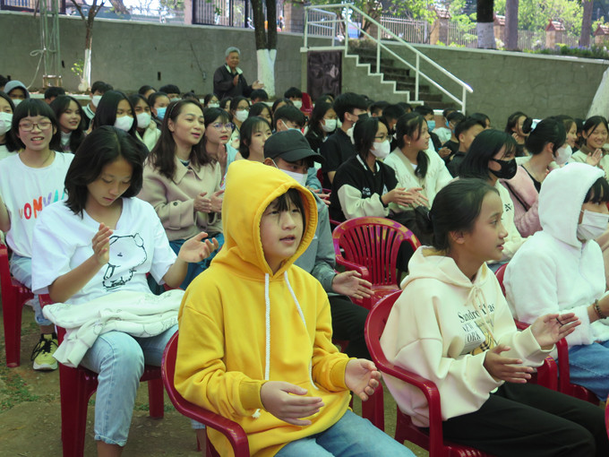 Hơn 80 em nhỏ tại Làng trẻ em SOS Đà Lạt và Làng trẻ em SOS Nha Trang được gặp gỡ, giao lưu.