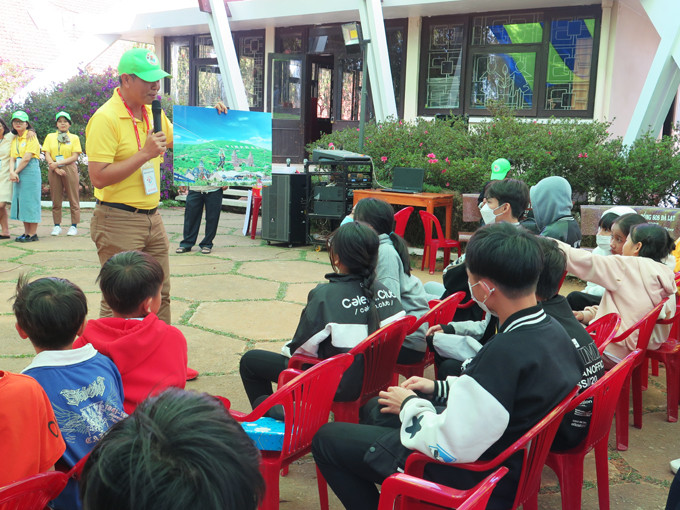Thầy Phạm Vũ Thanh An - Trưởng nhóm STEAM Nha Trang giới thiệu một số địa danh, địa điểm vui chơi tại Nha Trang - Khánh Hòa.
