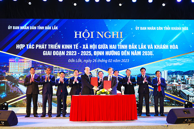 Lễ ký kết hợp tác giữa Khánh Hòa và Đắk Lắk.