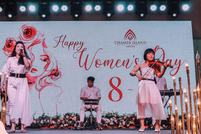 Champa Island Nha Trang luôn có chương trình ấn tượng, thu hút khách mỗi dịp lễ.