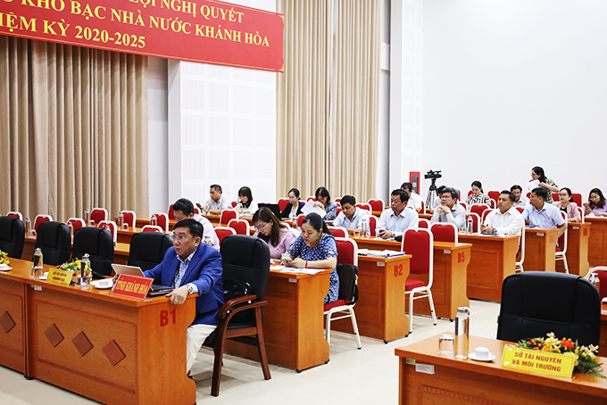 Các đại biểu tham dự hội nghị tại đầu cầu Khánh Hòa.