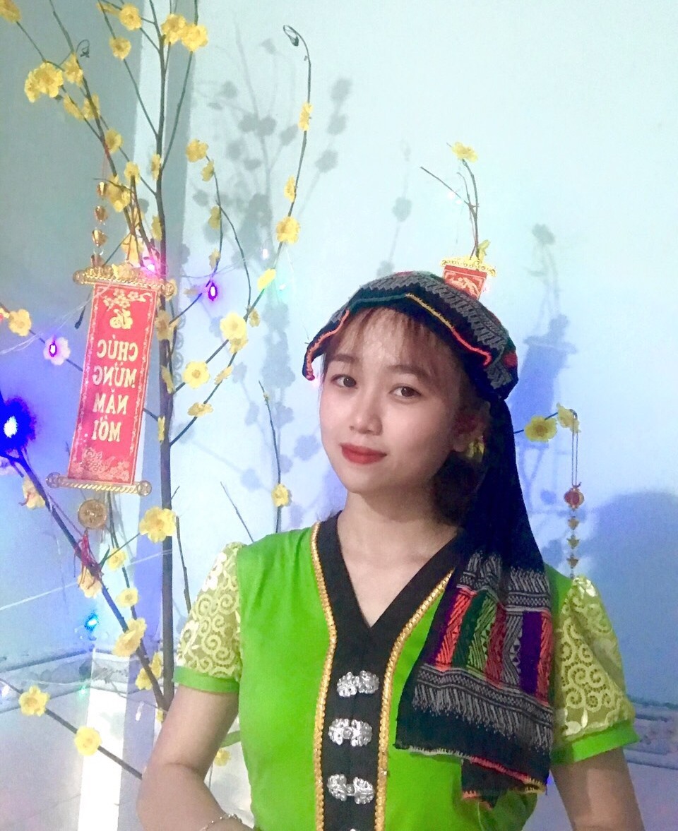 Nữ sinh viên vượt khó