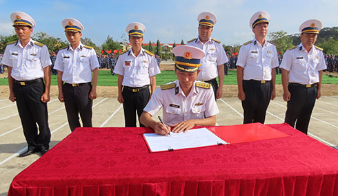 Các đơn vị ký kết giao ước thi đua.