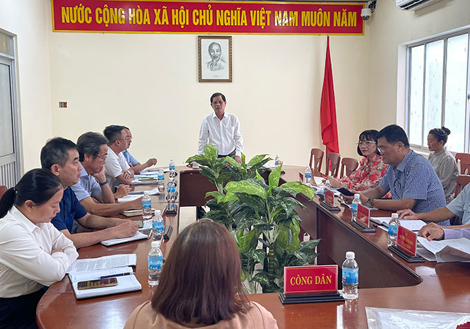 Chủ tịch UBND tỉnh Nguyễn Tấn Tuân đối thoại với công dân