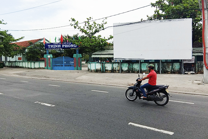 Cần làm mới pa nô tuyên truyền