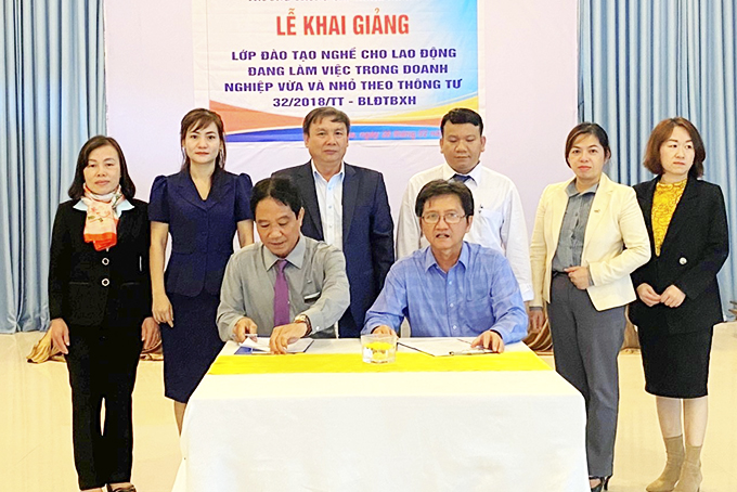 Khai giảng lớp đào tạo nghề và ký kết hợp tác cung ứng nhân lực cho doanh nghiệp