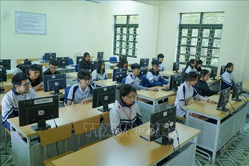 Không tổ chức lớp không chuyên trong trường trung học phổ thông chuyên