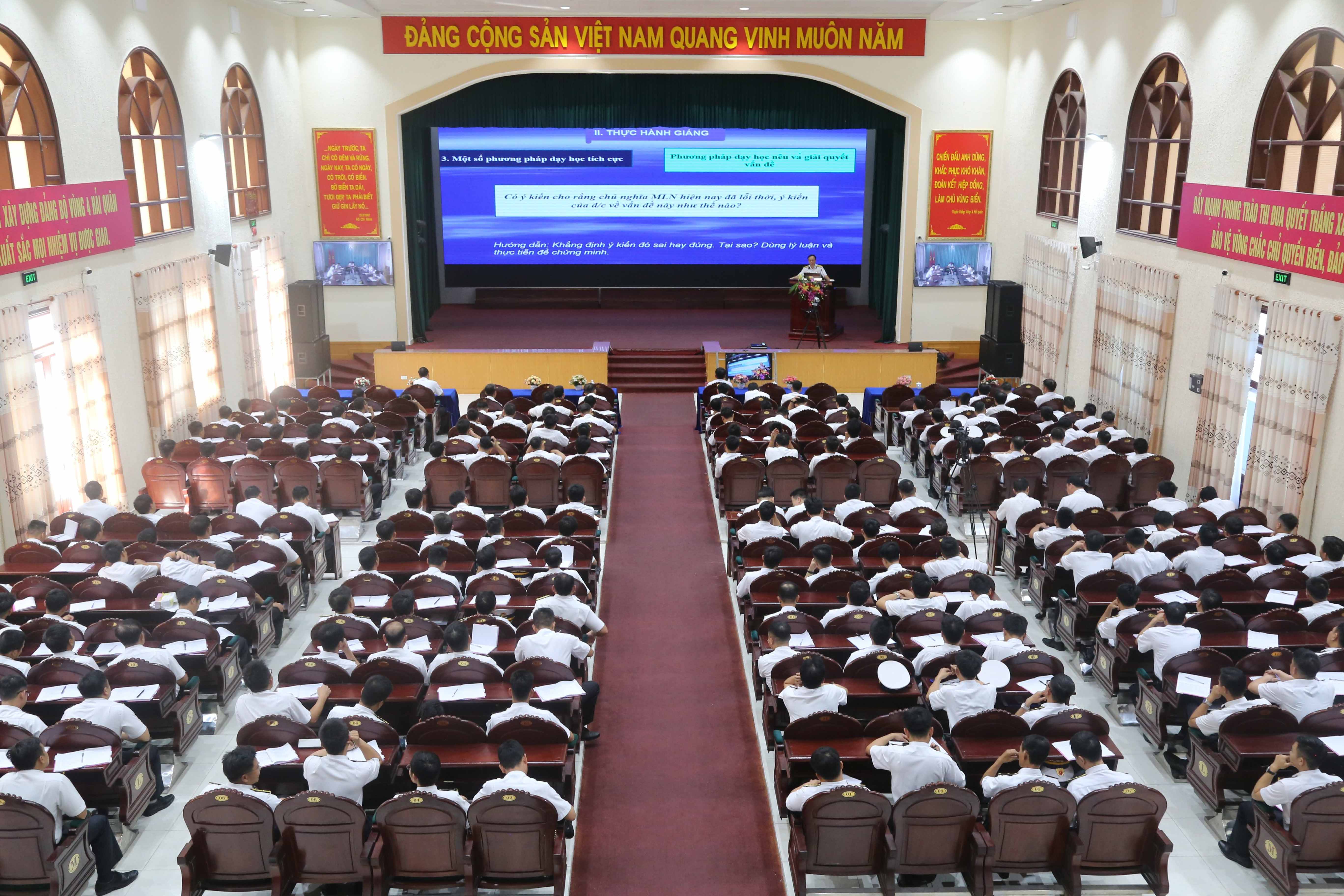 Vùng 4 Hải quân: Hơn 220 cán bộ chính trị tham gia bồi dưỡng kỹ năng lên lớp bài giảng chính trị