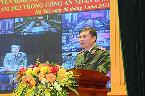  Thiếu tướng, PGS.TS Đỗ Anh Tuấn, Cục trưởng Cục Đào tạo, trình bày báo cáo tại Hội nghị. (Ảnh: TT)