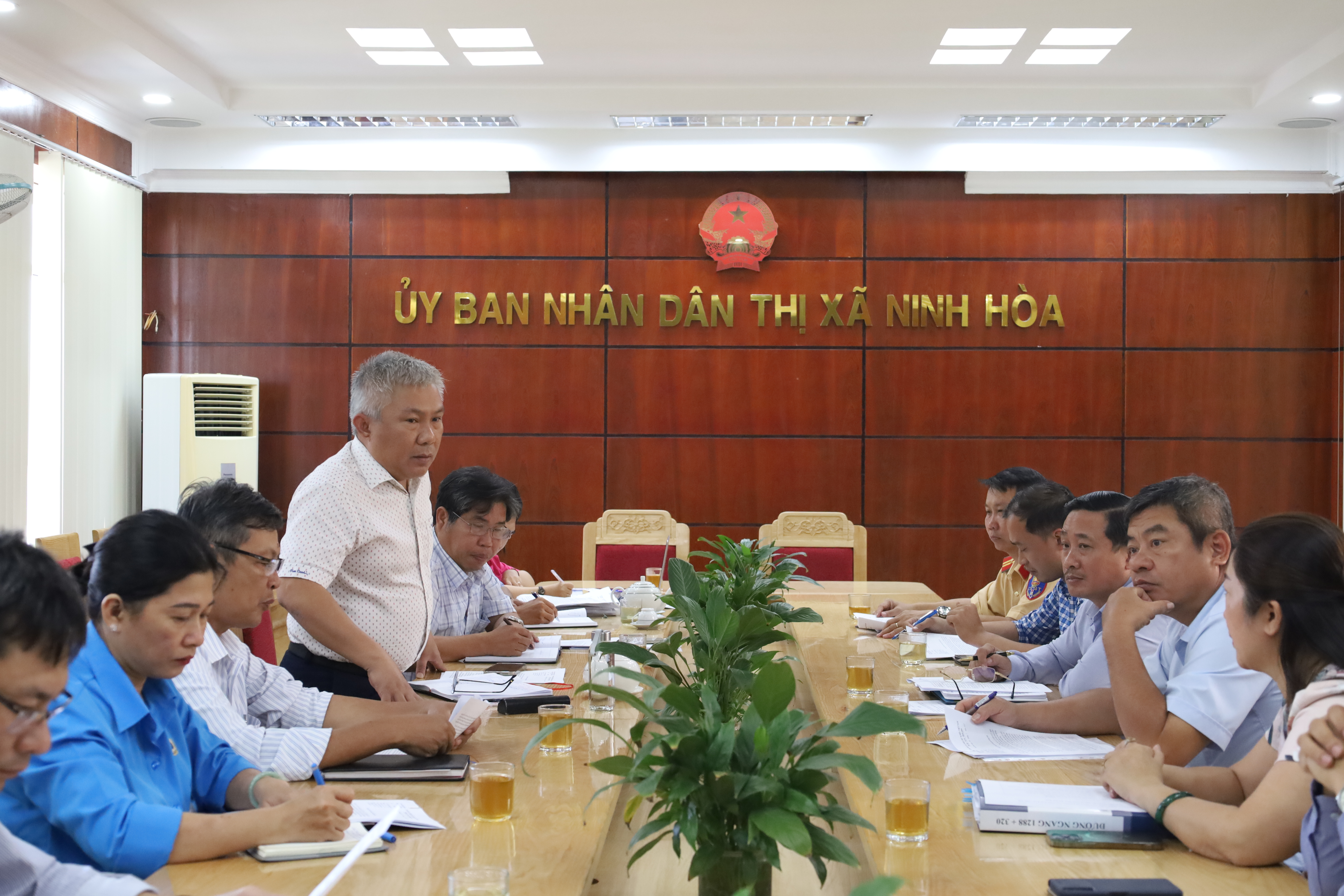 Tiếp tục giải quyết những vấn đề liên quan đến việc mở đường ngang vào mỏ đá Hòn Giốc Mơ